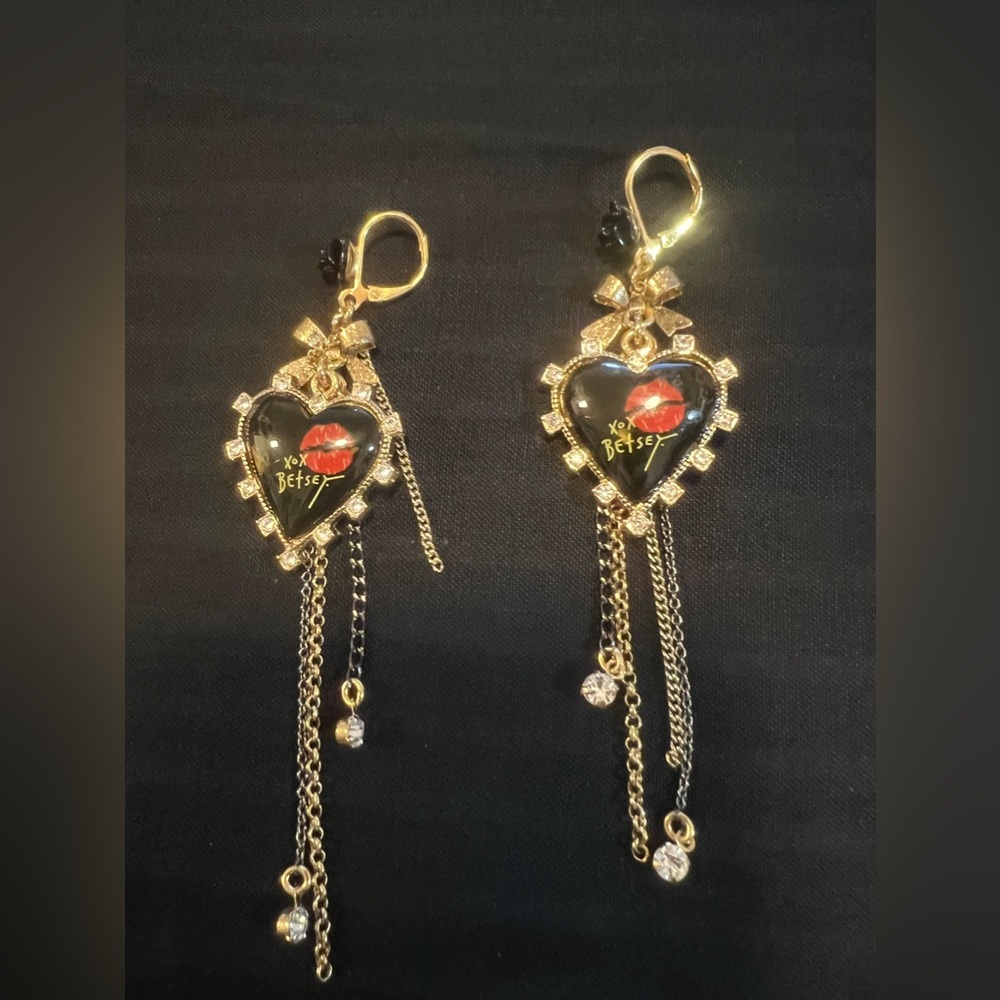 Authentic BETSEY JOHNSON Heart Earrings Kisses Rhinestones early 2000s